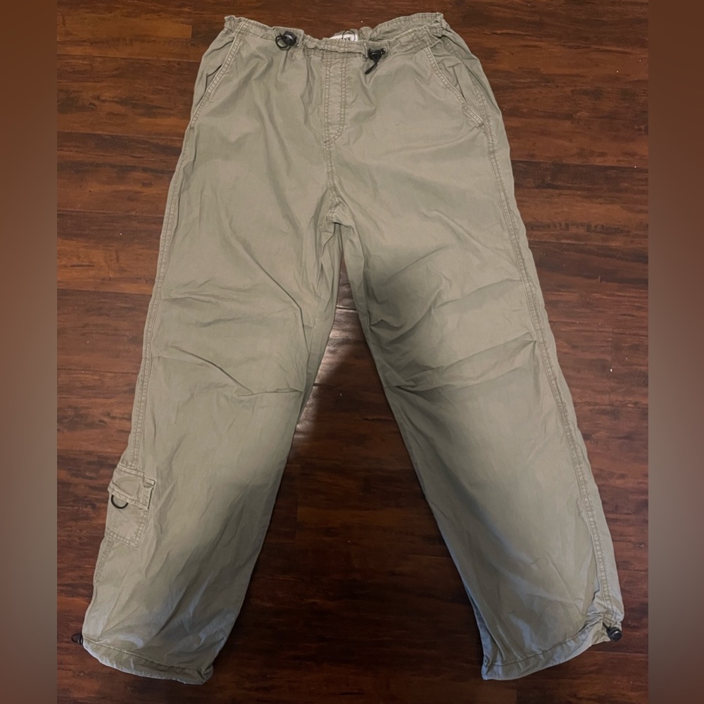 Green cargo parachute pants (S)